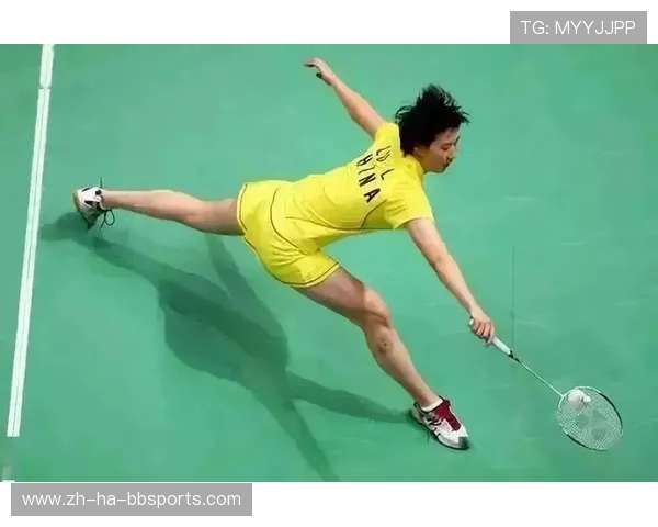 羽毛球左脚在前